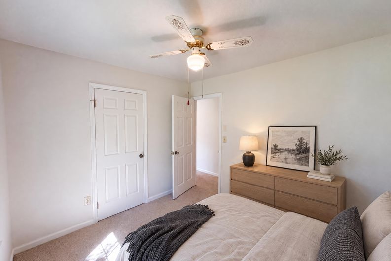 Photo 12 of 20 of 3221 Meadow Ln, Winston Salem, NC