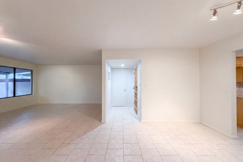 Photo 9 of 23 of 7700 E Meadowbrook Ave, Scottsdale, AZ