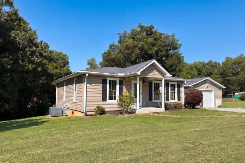 Photo 31 of 33 of 4982 Follansbee Rd, Winston Salem, NC
