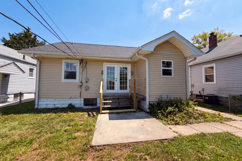 Photo 5 of 20 of 130 S 10th Ave, Beech Grove, IN