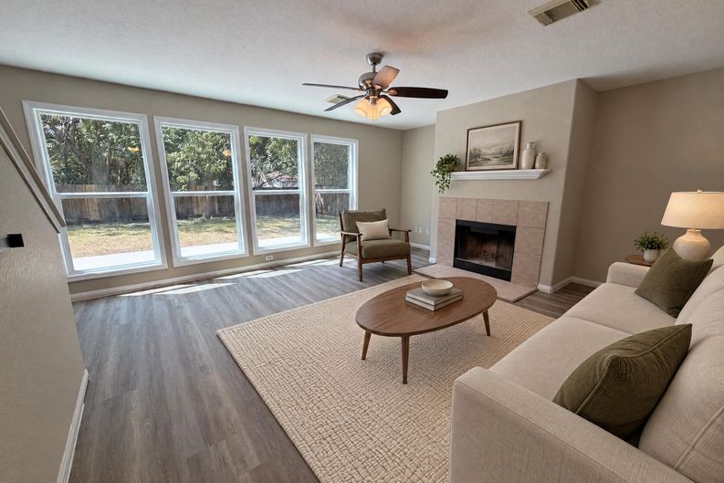 Photo 7 of 21 of 12159 Hawthorne Dr, Montgomery, TX