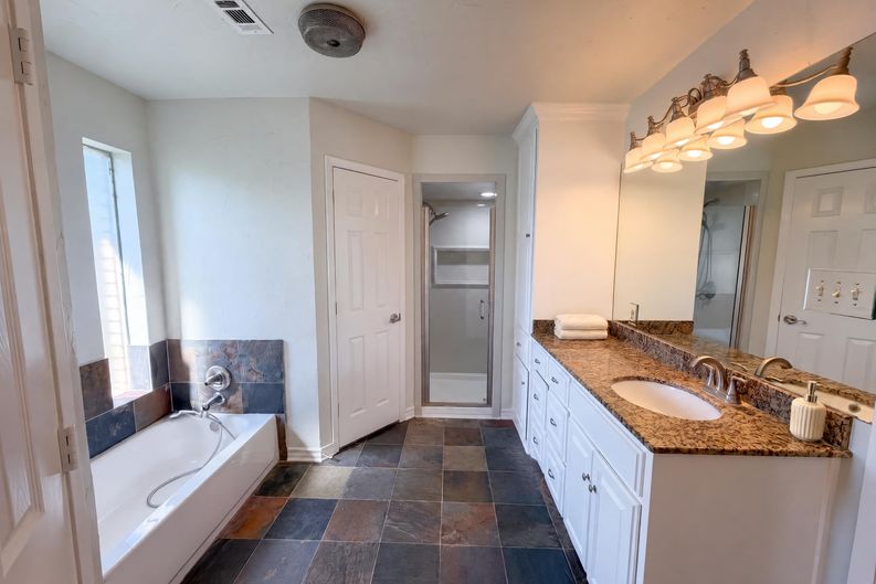 Photo 14 of 27 of 5700 Bermuda Dr, North Richland Hills, TX