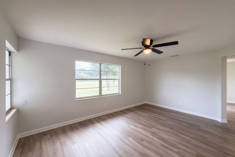 Photo 3 of 17 of 1609 Old Daytona Rd, Deland, FL