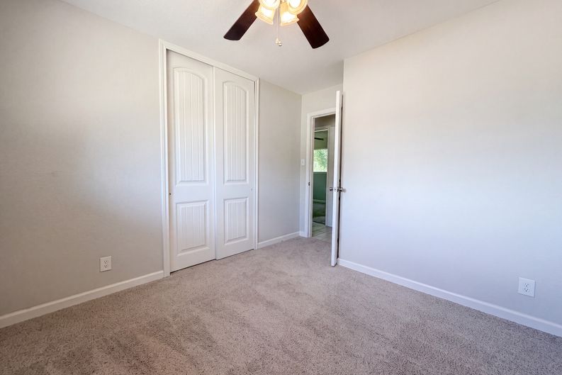 Photo 11 of 16 of 102 Dartmoor Dr, Schertz, TX