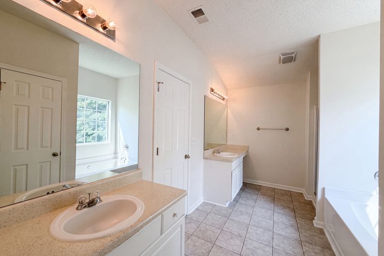 Photo 20 of 29 of 6257 Polar Fox Ct, Riverdale, GA