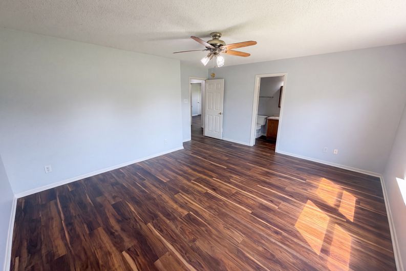 Photo 6 of 27 of 14301 Weeping Cherry Dr, Fishers, IN