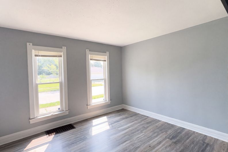 Photo 4 of 32 of 608 Howland Ave, Toledo, OH