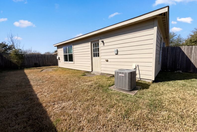 Photo 15 of 16 of 7015 Rosebud Hollow Ln, Richmond, TX