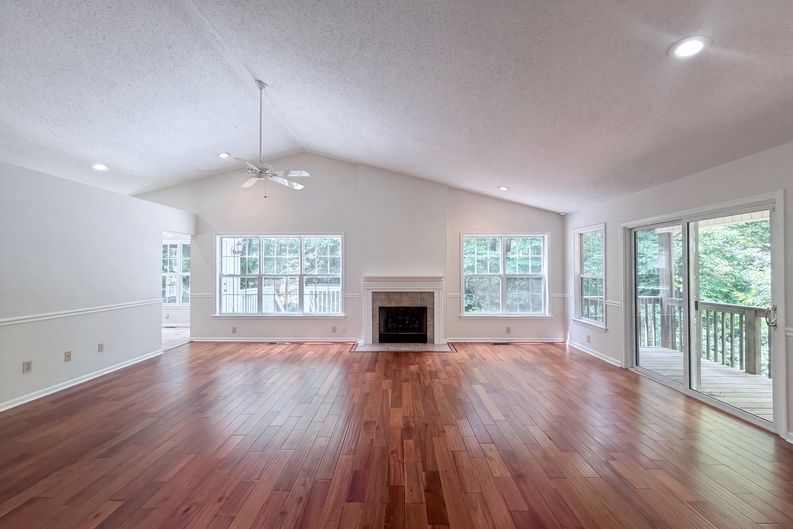 Photo 6 of 17 of 221 Grandview Dr, Statesville, NC