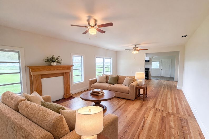 Photo 3 of 27 of 4805 Coronet Rd, Plant City, FL