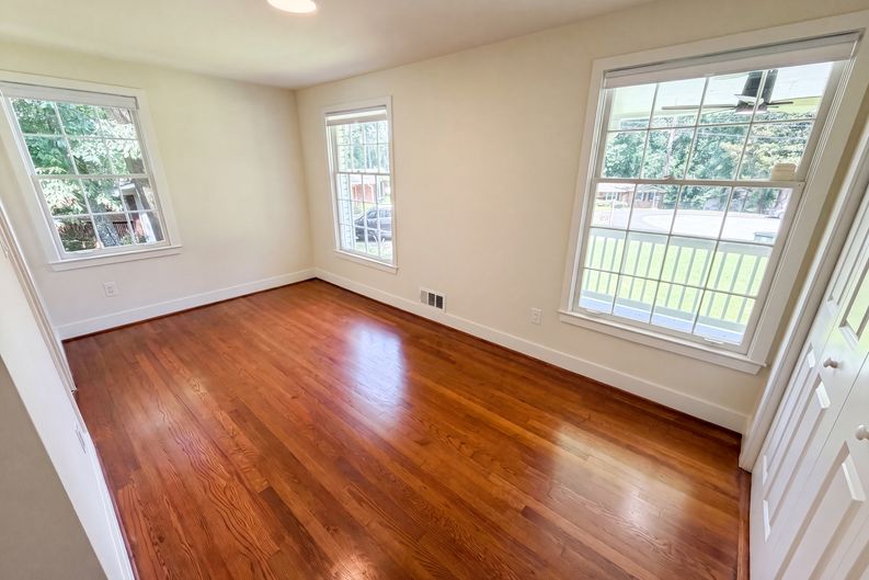 Photo 13 of 23 of 2320 Capehart Cir NE, Atlanta, GA