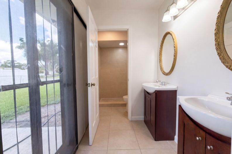 Photo 8 of 21 of 8022 Timber Lake Ln, Sarasota, FL