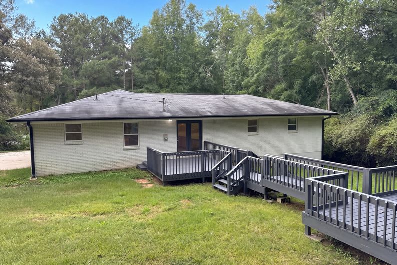 Photo 5 of 27 of 4141 E Fairview Rd SW, Stockbridge, GA