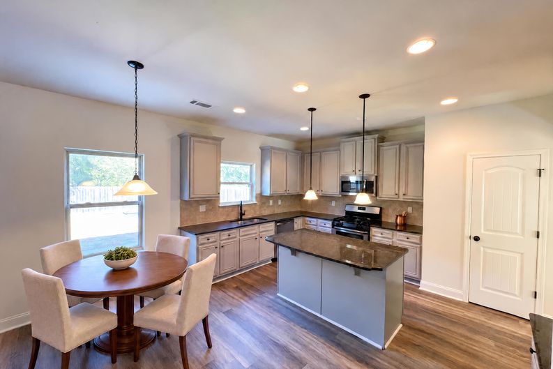 Photo 3 of 26 of 4025 Village Crossing Cir, Ellenwood, GA