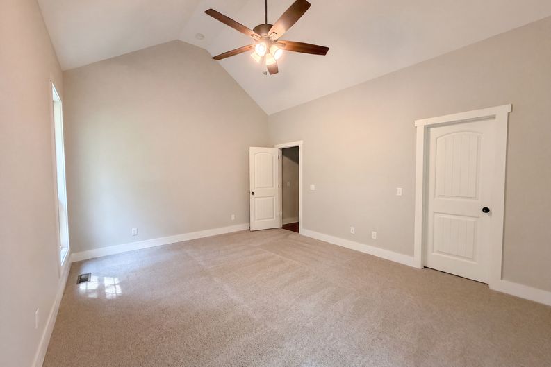 Photo 13 of 24 of 2155 Savage Creek Dr, Springfield, TN