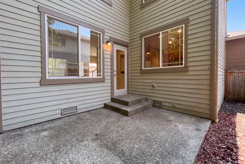 Photo 17 of 22 of 10769 221st Ln NE, Redmond, WA