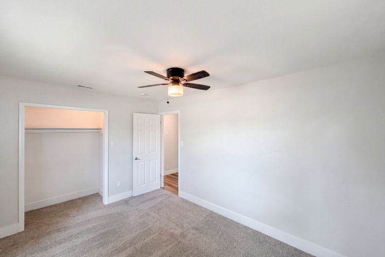 Photo 10 of 21 of 2596 38th Ave N, Saint Petersburg, FL