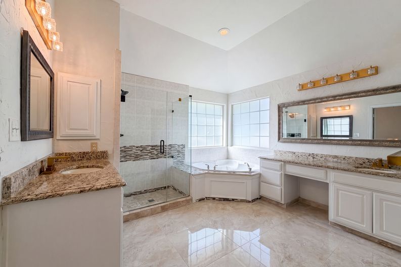 Photo 23 of 33 of 1429 Greenbriar Dr, Allen, TX