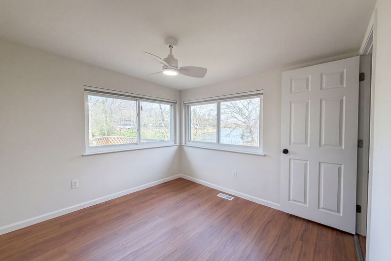 Photo 4 of 17 of 8479 Lake Dr, Cedar Hill, MO