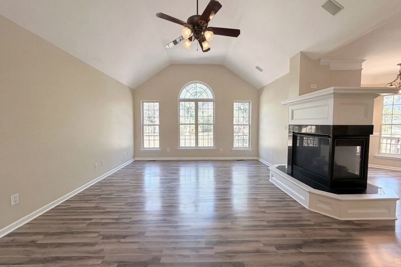 Photo 3 of 19 of 20224 Northport Dr, Cornelius, NC
