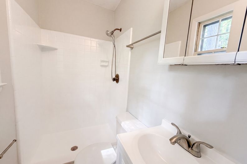 Photo 11 of 19 of 917 Hillview Dr, Cary, NC