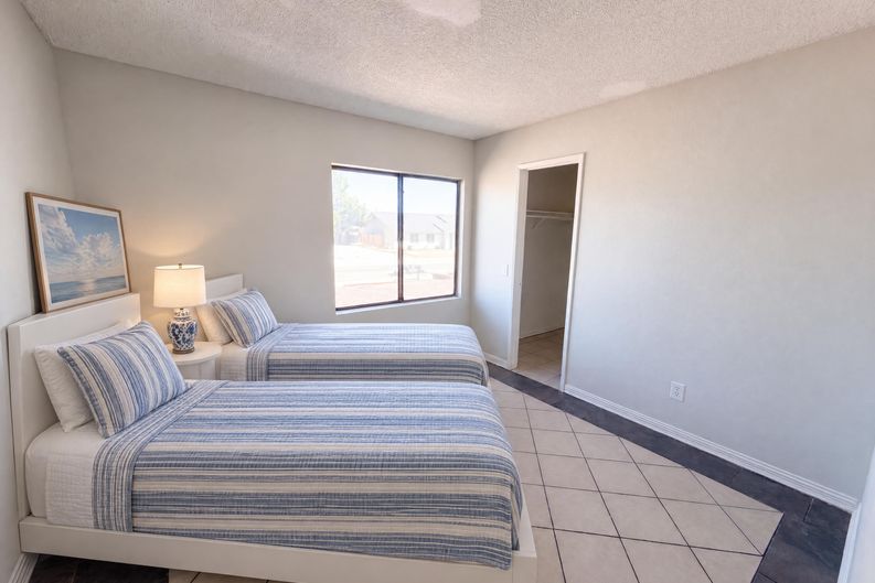 Photo 10 of 18 of 13561 Glacier Cir, Hesperia, CA