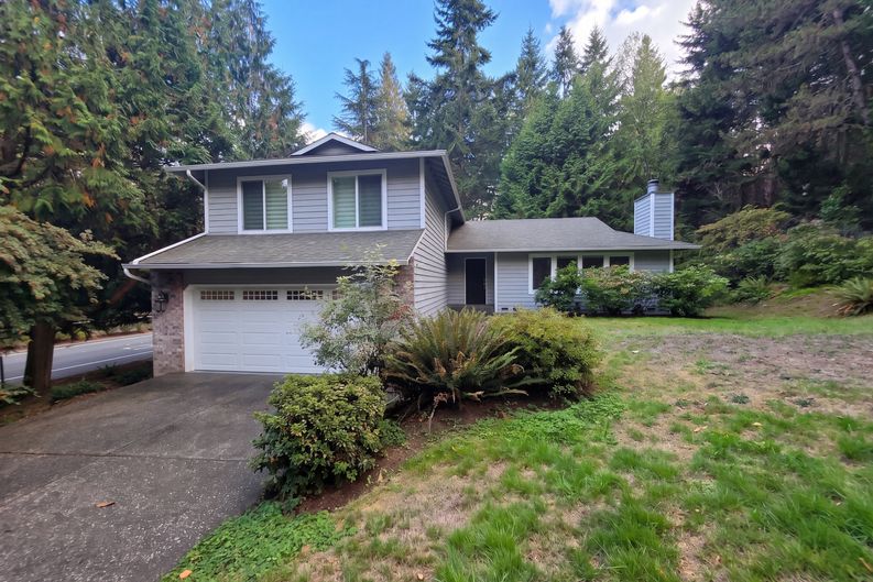 Photo 1 of 25 of 16717 SE 19th St, Bellevue, WA