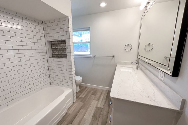 Photo 6 of 18 of 4106 Walnut Hill Ln, Dallas, TX