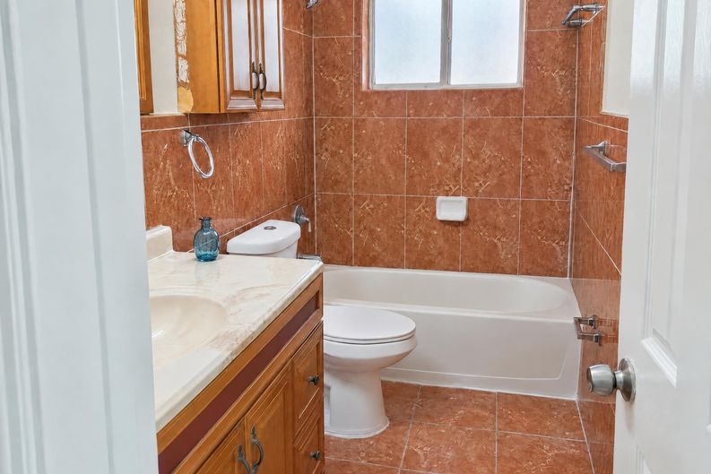 Photo 9 of 17 of 18105 NW 7th Ct, Miami, FL