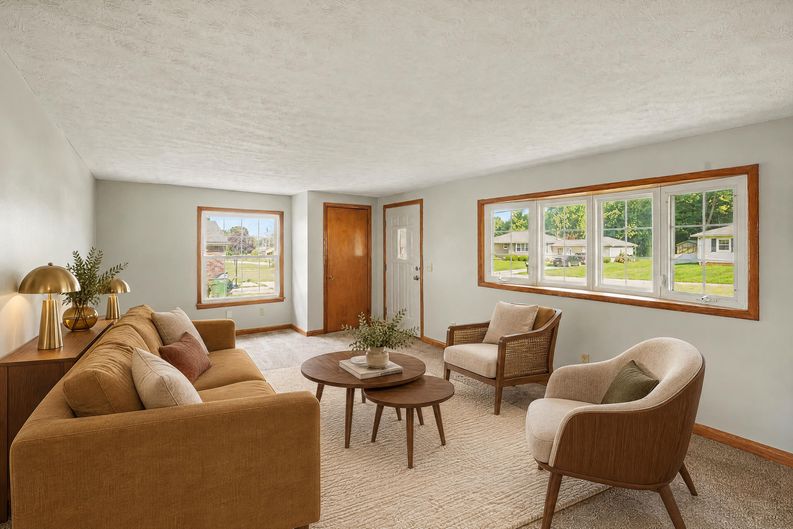 Photo 8 of 28 of 811 Leecrest St NW, Massillon, OH