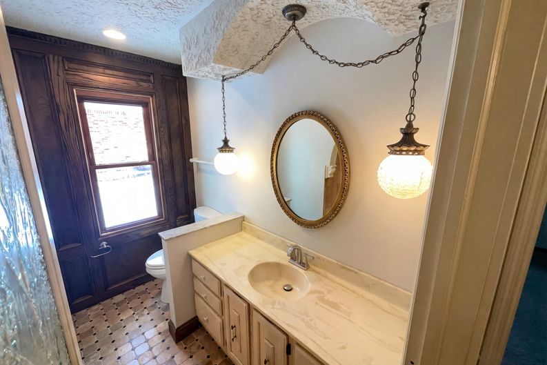 Photo 19 of 26 of 6811 Kingman Dr, Indianapolis, IN