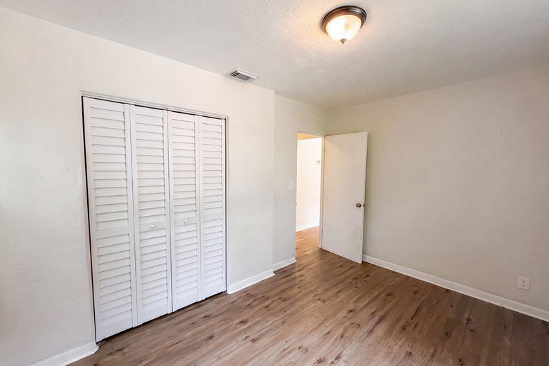 Photo 6 of 20 of 706 Flanders Ave, Daytona Beach, FL