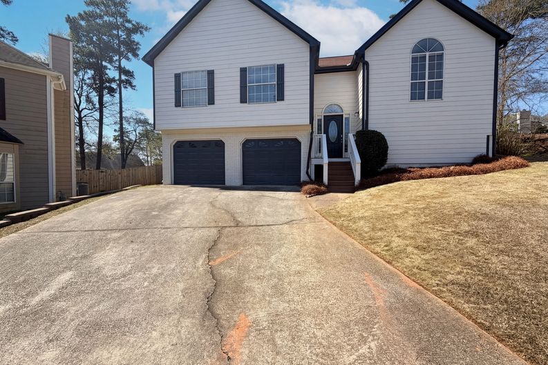 Photo 7 of 22 of 1390 Chapel Hill Ln SW, Marietta, GA