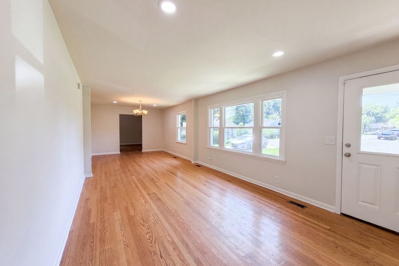 Photo 3 of 21 of 506 Mason Ct, Murfreesboro, TN