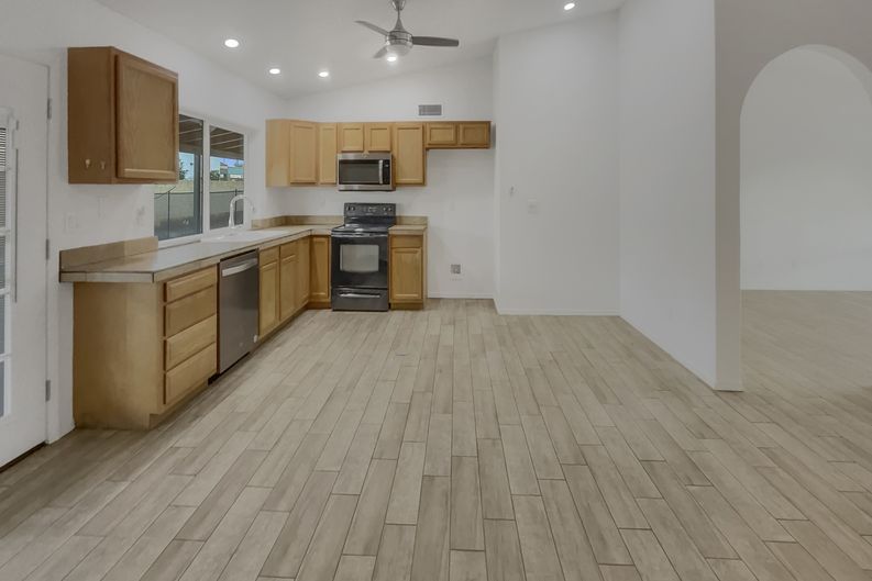 Photo 10 of 20 of 13628 N 40th Dr, Phoenix, AZ