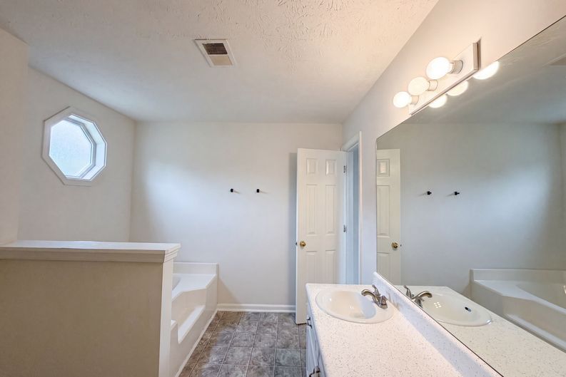 Photo 9 of 32 of 5355 Queen Ester Ct, Ellenwood, GA