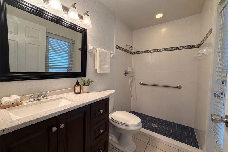 Photo 27 of 43 of 3705 Malec Cir, Sarasota, FL