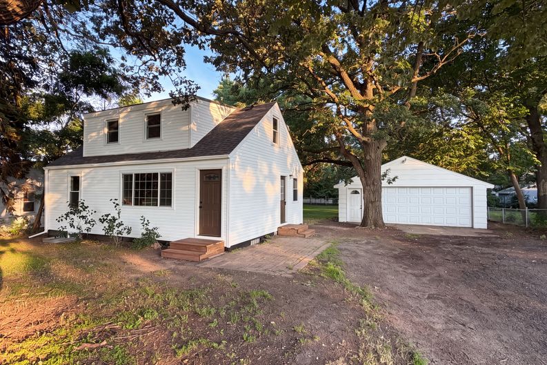 Photo 22 of 25 of 2084 Hillview Rd, Mounds View, MN