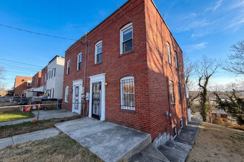 Photo 6 of 17 of 701 Atlantic St SE, Washington, DC