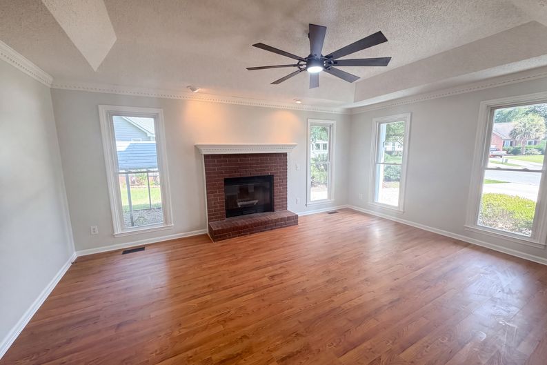Photo 13 of 37 of 153 Courtney Oak Dr, West Columbia, SC