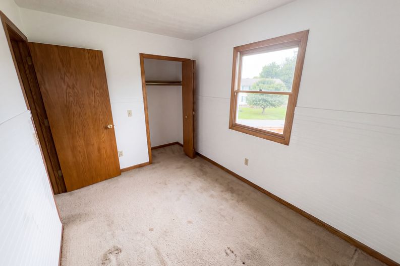 Photo 12 of 28 of 1100 Prescot Ave NW, Massillon, OH