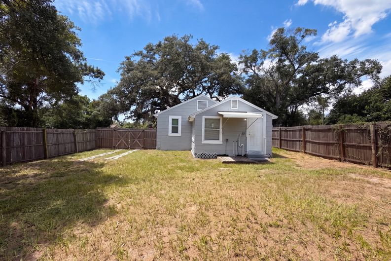 Photo 10 of 14 of 8103 N 18th St, Tampa, FL