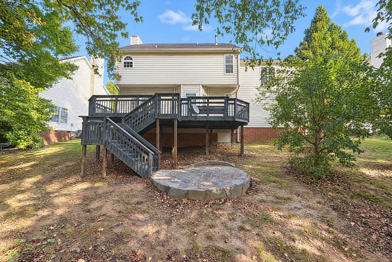 Photo 5 of 25 of 6113 Remington Lake Dr, Raleigh, NC