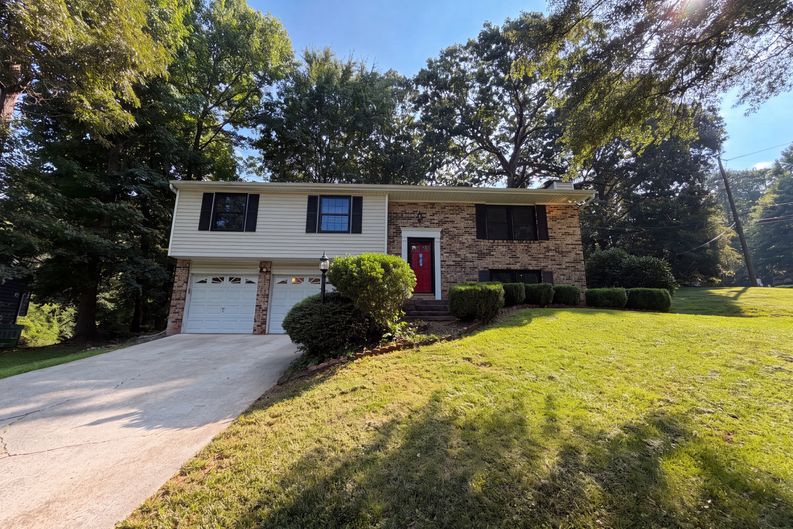 Photo 21 of 24 of 1346 Fairfield Dr SW, Lilburn, GA