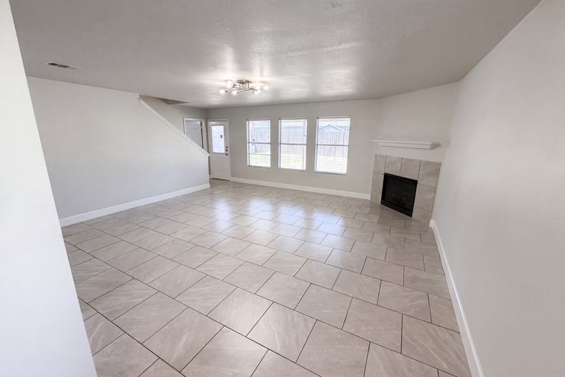 Photo 8 of 26 of 7327 Fox Hall Ln, Humble, TX