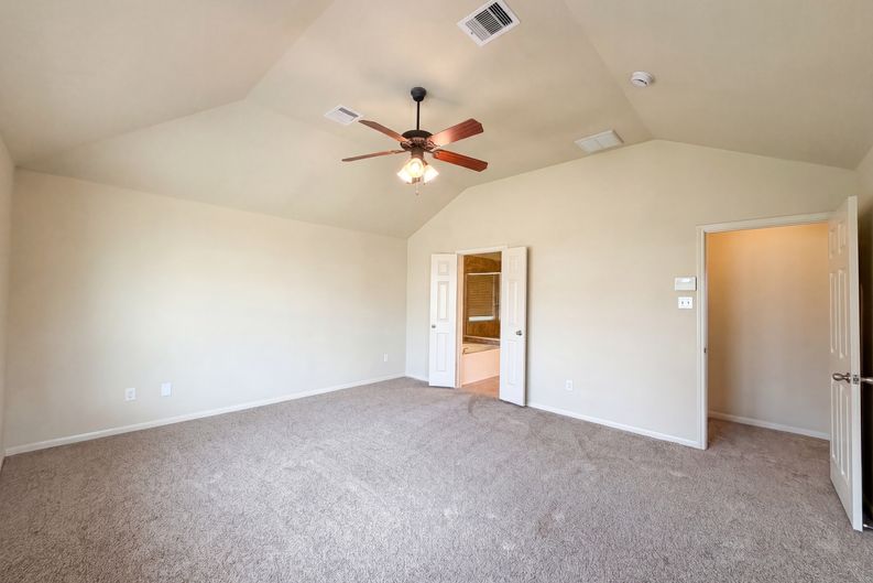 Photo 4 of 25 of 4710 Autumn Pine Ln, Houston, TX