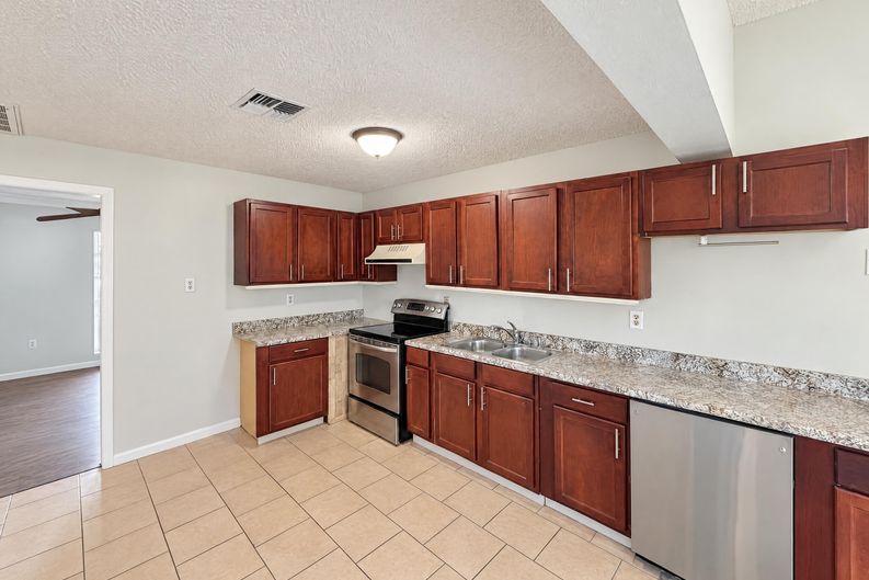 Photo 21 of 22 of 613 4th St NE, Fort Meade, FL