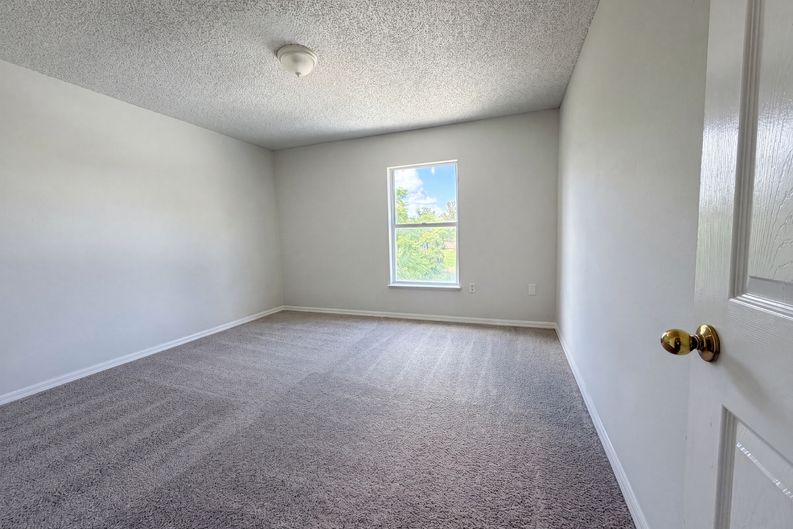Photo 18 of 26 of 2158 Willesdon Dr W, Jacksonville, FL