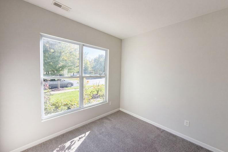 Photo 17 of 39 of 4058 Leontria Ave, Columbus, OH