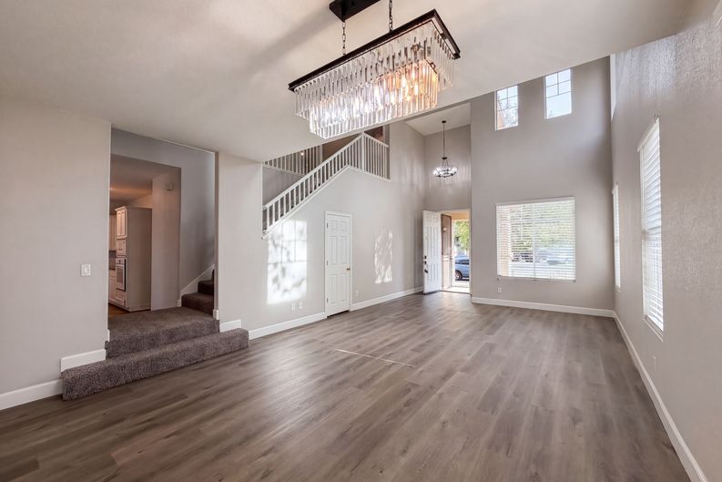 Photo 8 of 35 of 2571 Cantara Ct, Sacramento, CA
